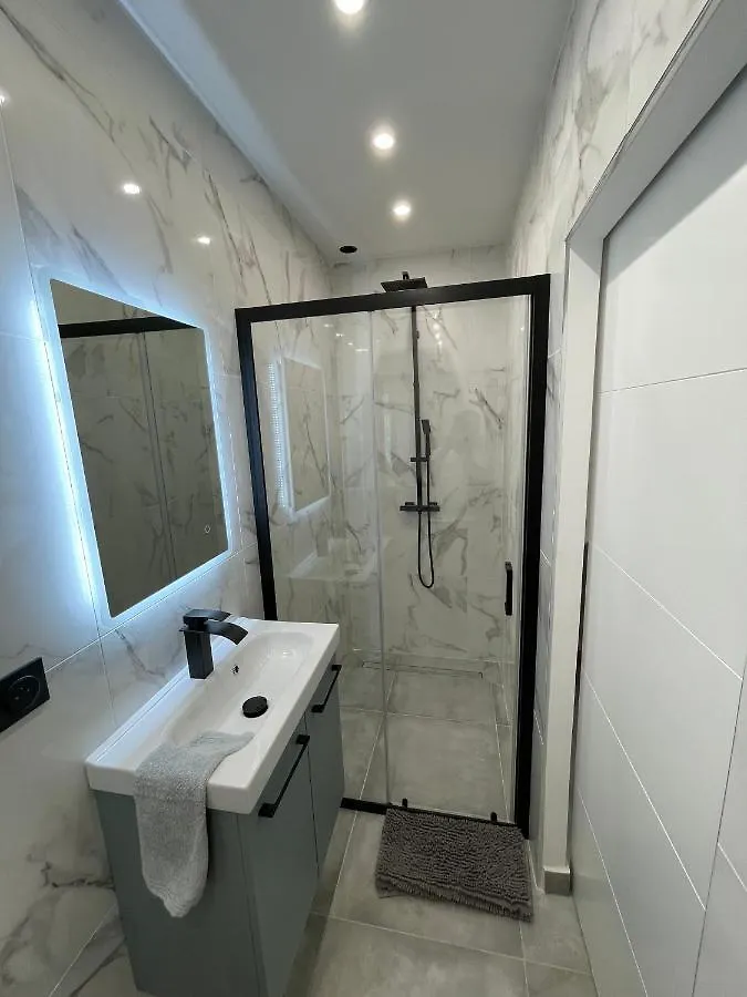 Lejlighed Marseille : Appartement T2 Avec Terrasse Frankrig