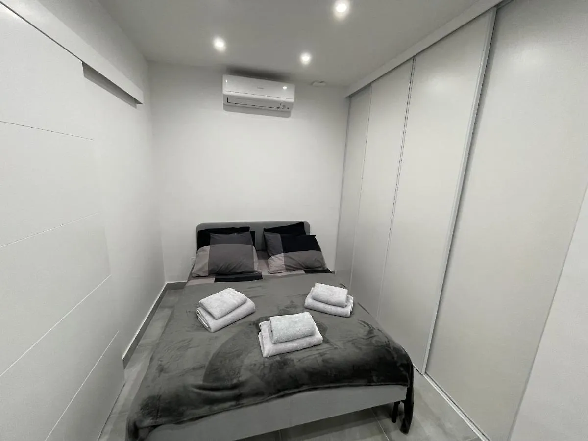 Marseille : Appartement T2 Avec Terrasse Διαμέρισμα