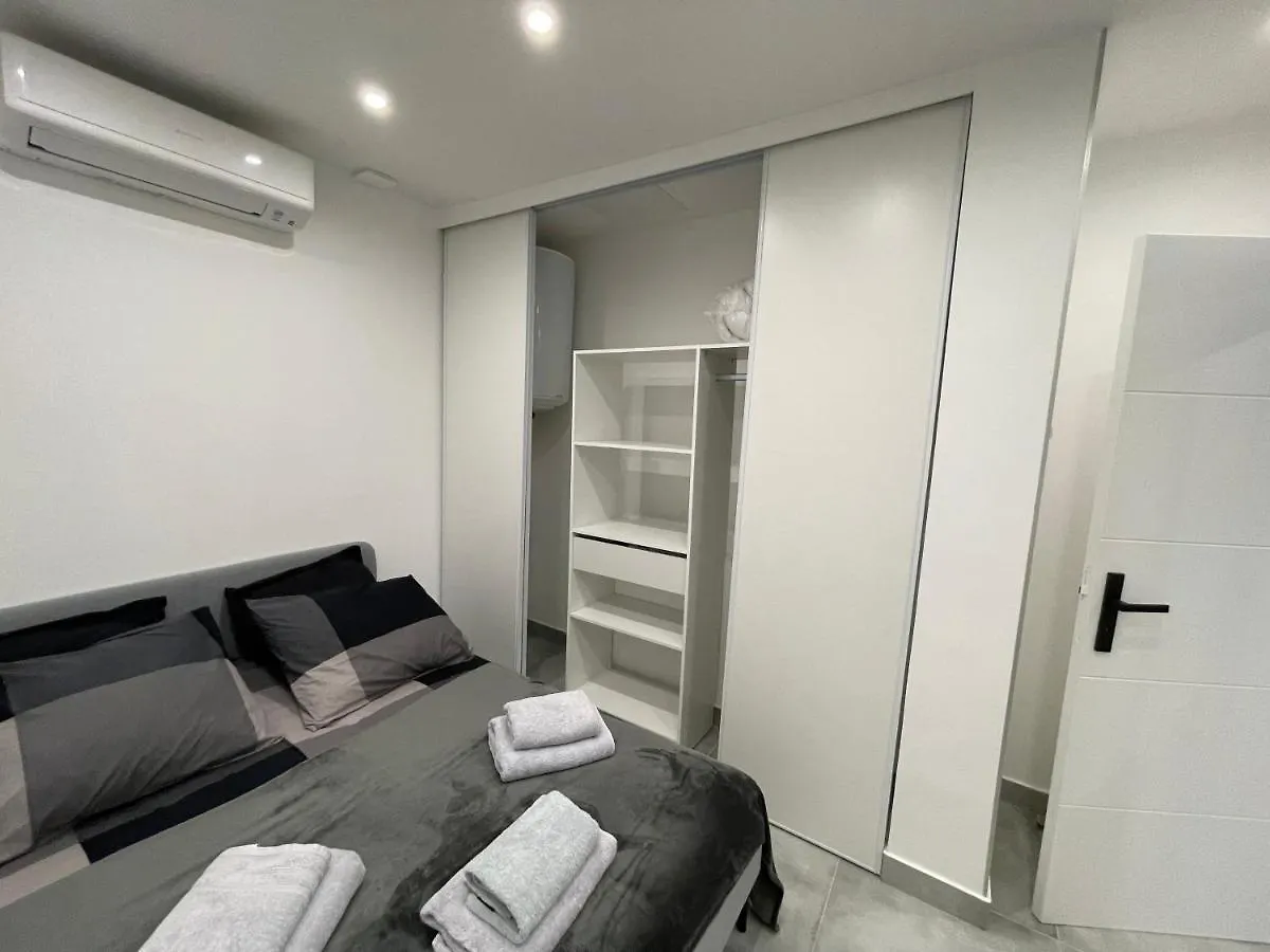 Marseille : Appartement T2 Avec Terrasse Διαμέρισμα