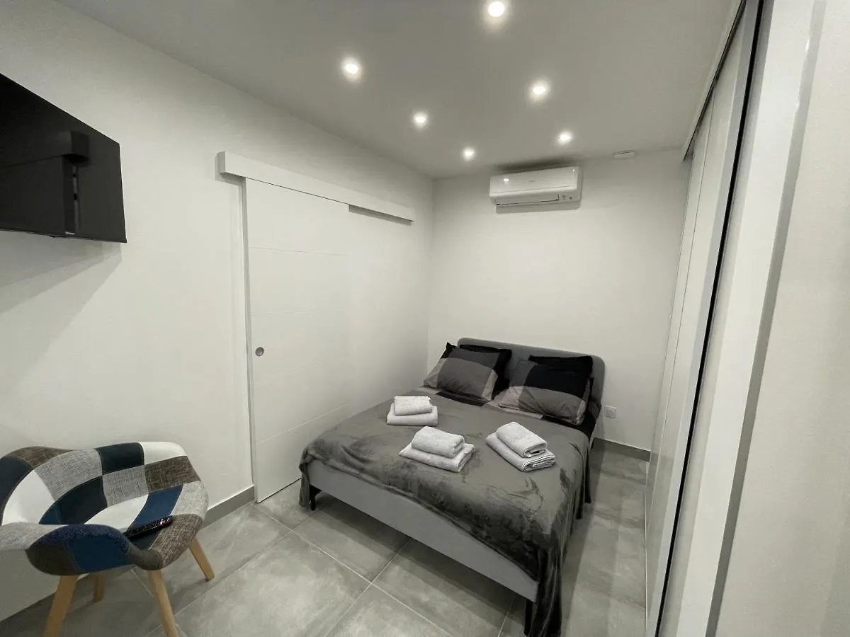 Marseille : Appartement T2 Avec Terrasse
