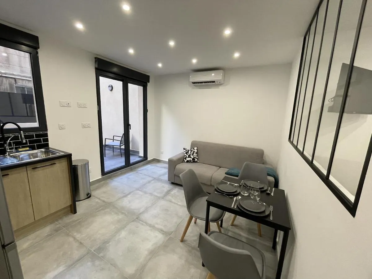 Marseille : Appartement T2 Avec Terrasse